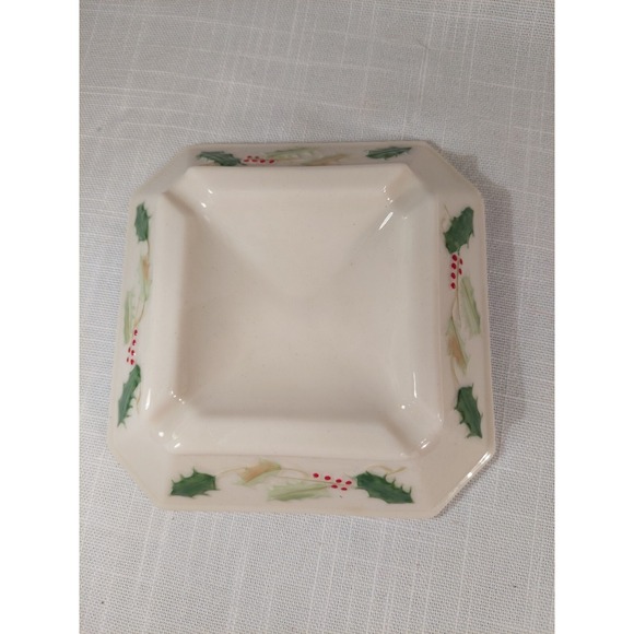 Vtg.‎ Belleek Ireland Holly Christmas Gold Stamp Ashtray, Jewelry or Coin Holder - Picture 1 of 9